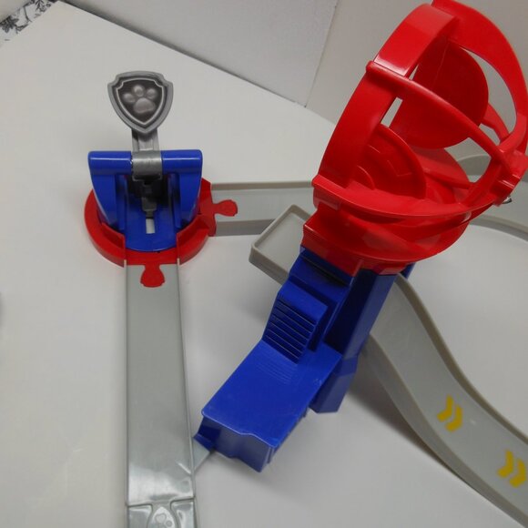 Paw Patrol: The Movie Liberty Total City Rescue Vehicle Playset and 6 Cars - Picture 14 of 15